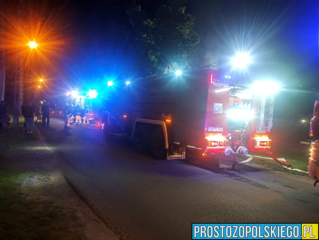 pożar poddasza, pożąr budynku, pożąr poddasza budynku, pożar budynku mieszkalnego,