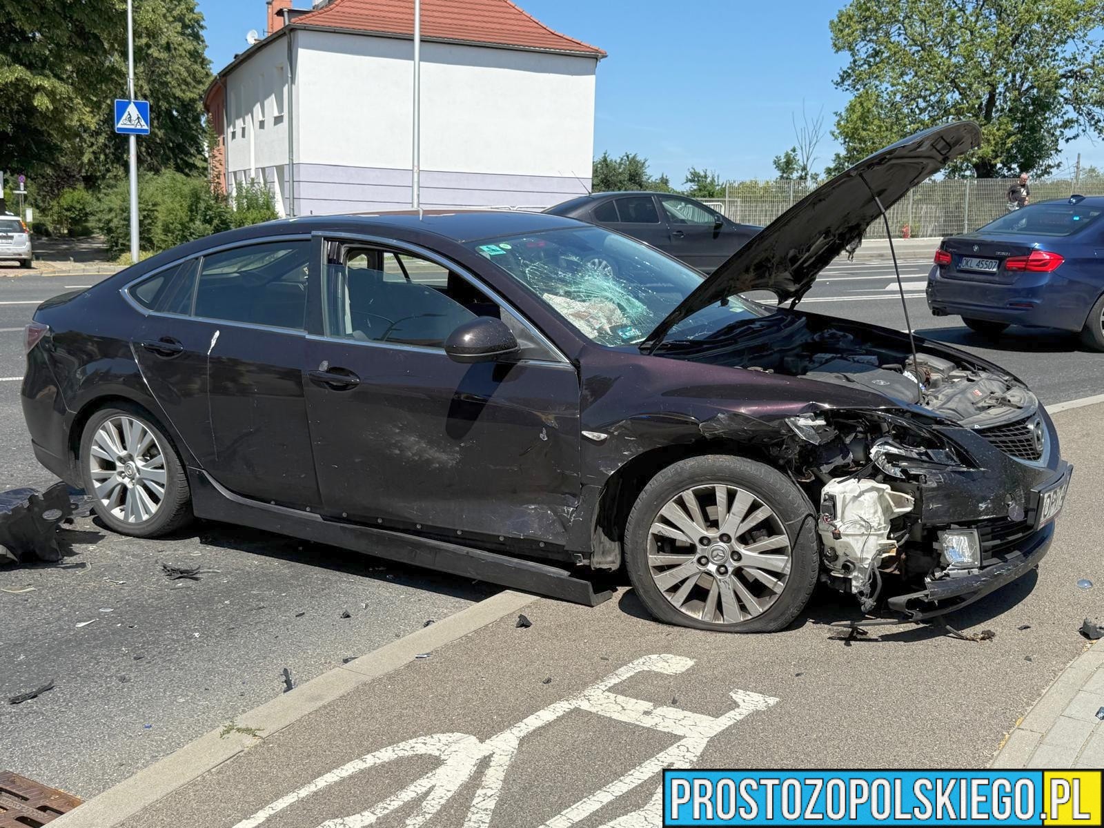 wypadek w opolu, wypadek na niemodlinskiej, wypadek na krapkowickiej, wypadek na zaodrzu, zderzenie 2 aut osobowych,