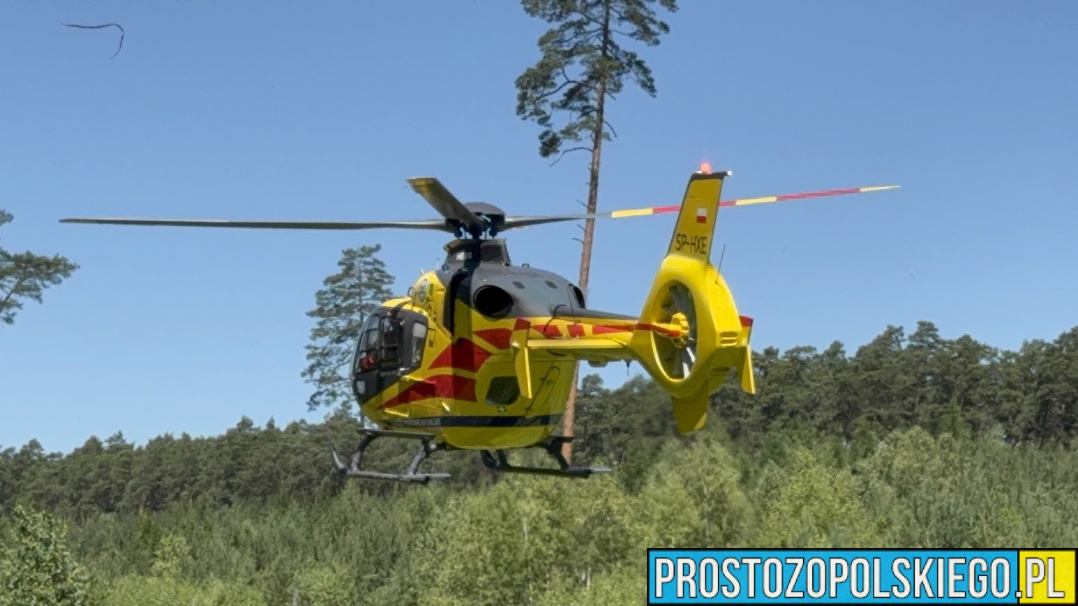 wypadek prószków, wypadek smolarnia, wypadek na dw414, rozbita toyota, rozbite auto na drzewie, poważny wypadek, smolarnia wypadek zderzenie auta z drzewem,