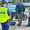 Motocyklista jechał 108 km/h w zabudowanym – stracił prawo jazdy, 3 tys. zł mandatu i 13 punktów karnych
