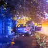Opole. Samochód uderzył w znak i ogrodzenie. Kierująca oddaliła się z miejsca zdarzenia