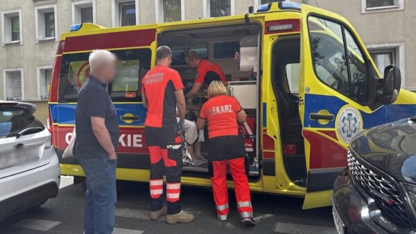 Zderzenie rowerzystki z pieszą na ul. Kościuszki w Opolu – 71-latka trafiła do szpitala