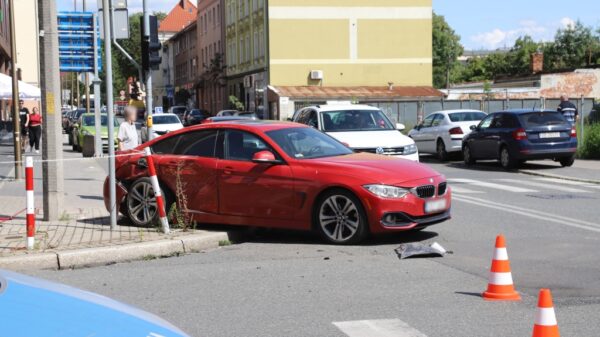 Wypadek na skrzyżowaniu Katowickiej i 1 Maja w Opolu. Jedna z uczestniczek to kobieta w ciąży
