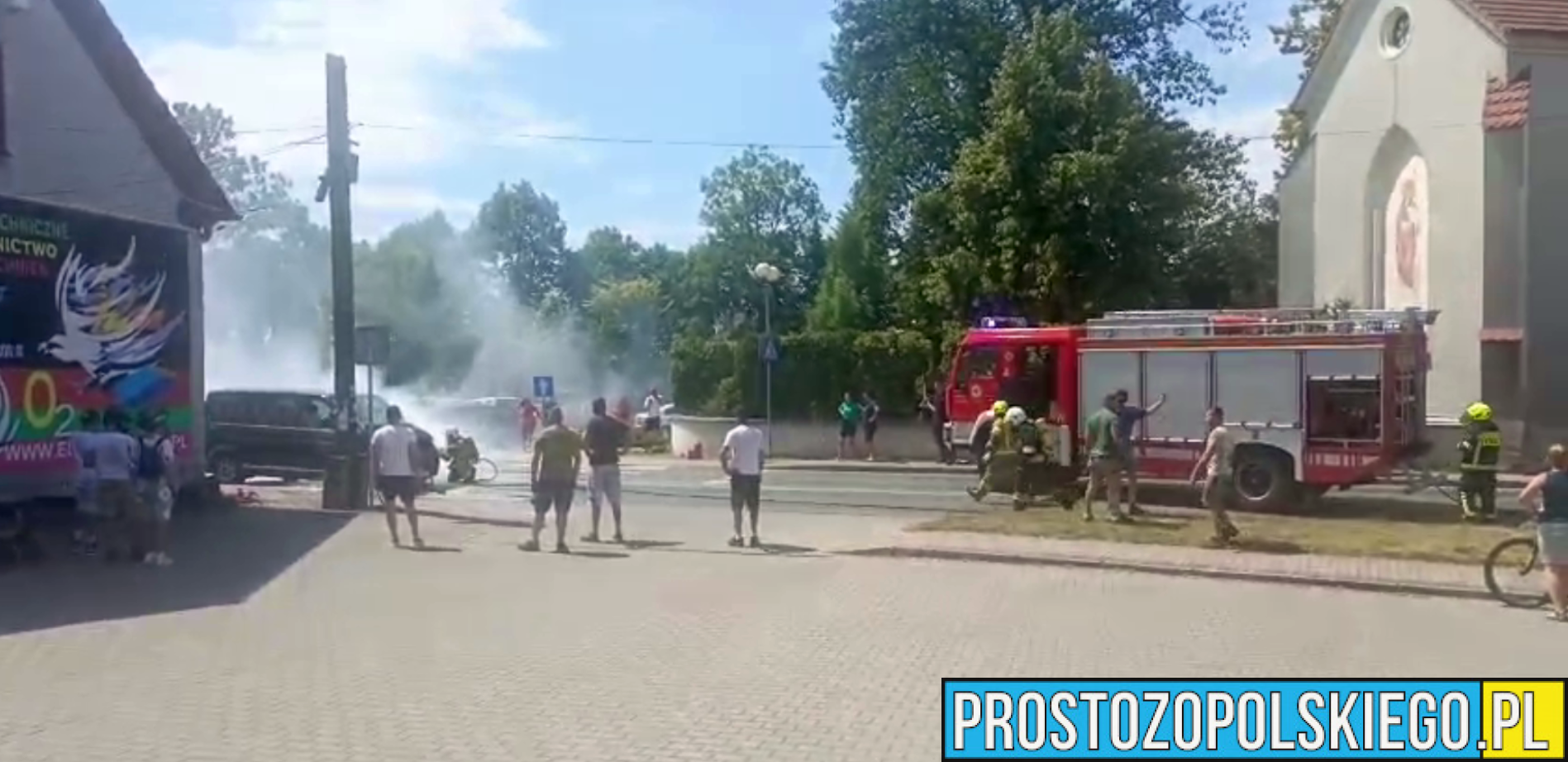 Pożar busa w Dobrzeniu Wielkim. DK454 była całkowicie zablokowana