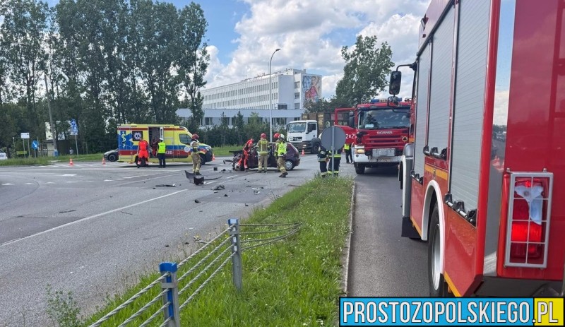 Wypadek na skrzyżowaniu Wodociągowej i Sosnkowskiego w Opolu