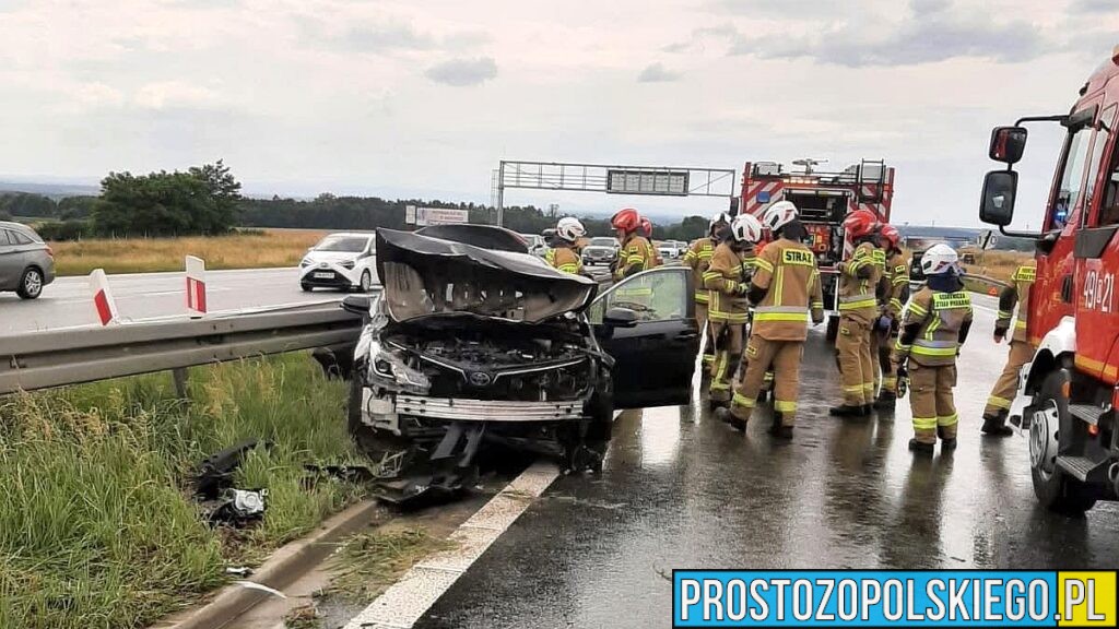 Zderzenie dwóch samochodów na A4 w powiecie strzeleckim. Sześć osób podróżowało autami, w tym dzieci