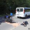 Wypadek 18-latki podczas nauki jazdy motocyklem. Uderzyła w busa na DW454 w miejscowości KUP