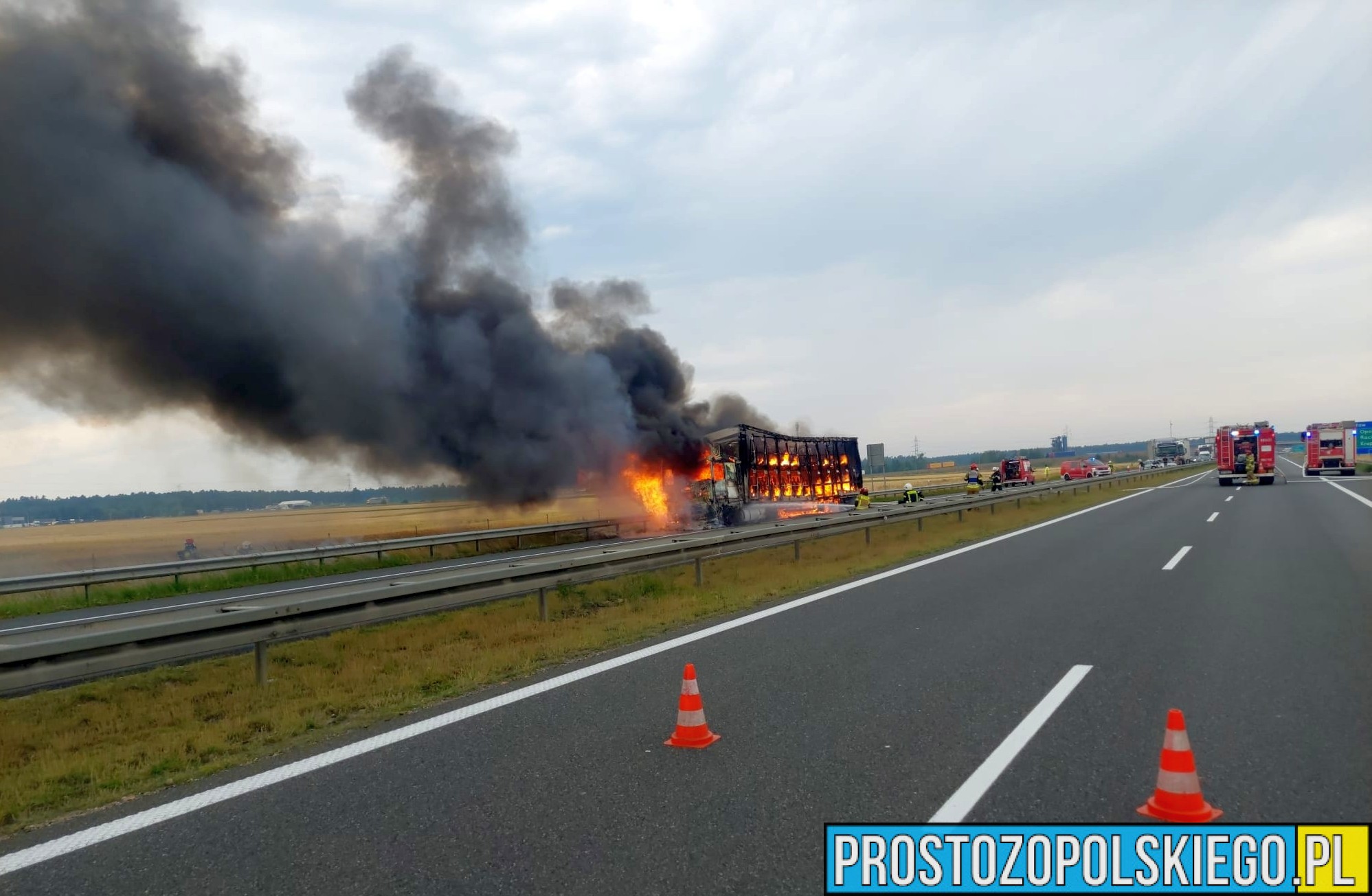 pożar ciężarówki, pożar ciężarowki na a4, pożar auta na a4, pożar auta na autostradzie, autostrada zablokowana, prosto z opolskiego, 