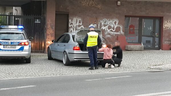 Kontrola drogowa w Opolu: BMW z przyciemnionymi światłami – kierowcy groził wysoki mandat 5000zł