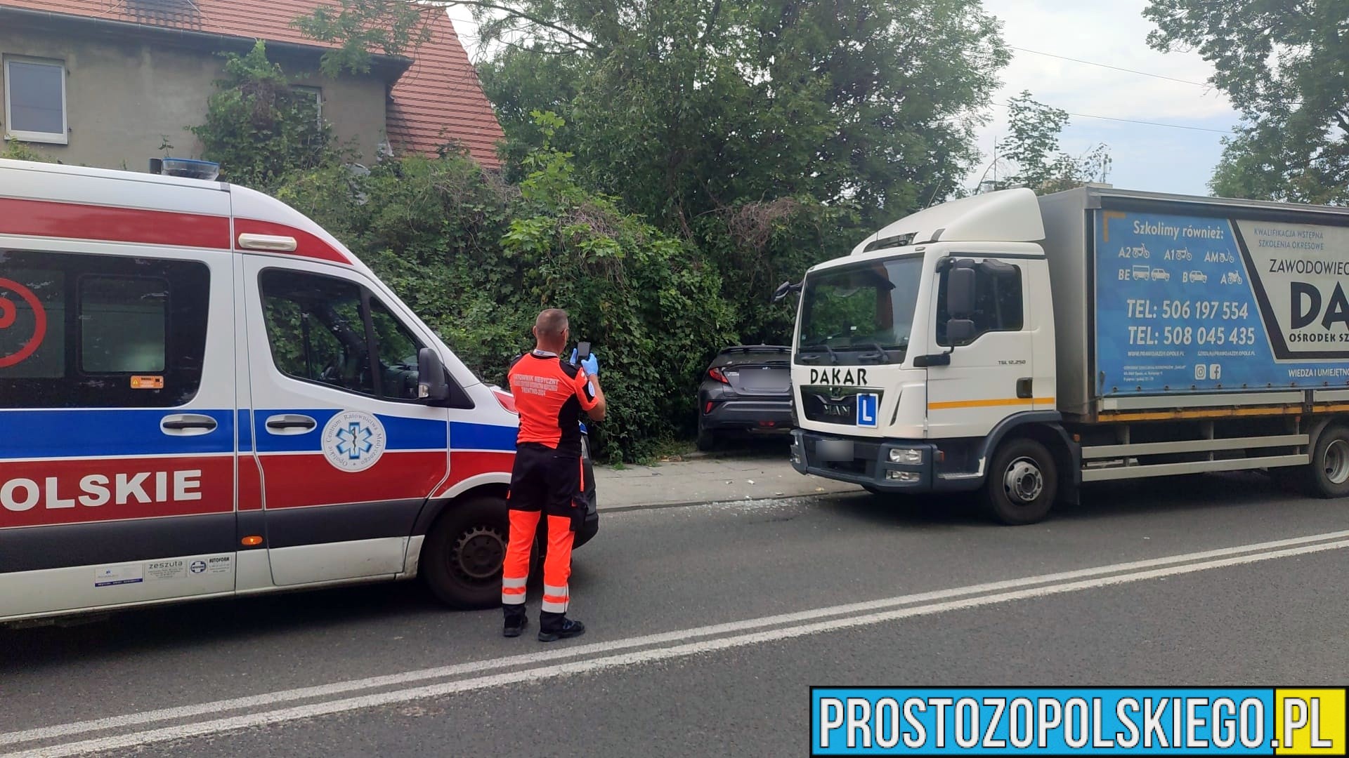 Wypadek w Opolu koło stacji paliw. Zderzenie pojazdu L i toyoty