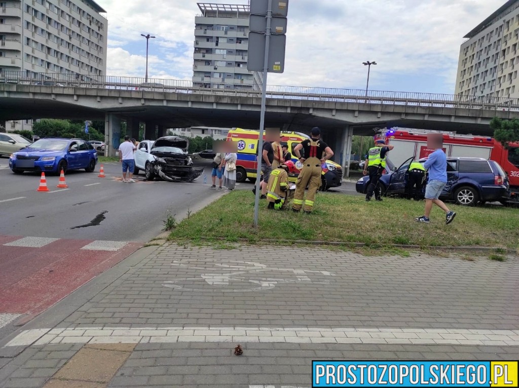Wypadek na rondzie w Opolu. Wśród pasażerów było 5-miesięczne niemowlę