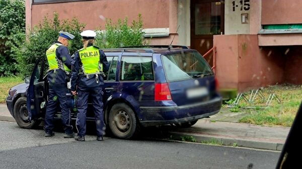 Strzelce Opolskie: 51-latka jechała mimo sądowego zakazu. Zatrzymał ją patrol drogówki dzięki czujności policjanta po służbie