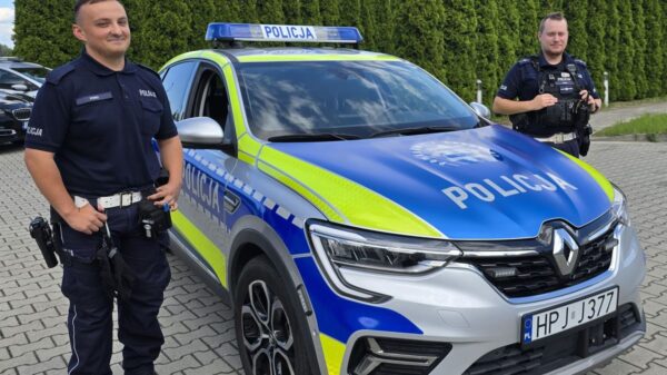 Policjanci z Prudnika eskortowali rodzącą kobietę do szpitala – mały Ignacy już na świecie!