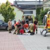 Ciężarówka przewróciła się w lesie. Ranny szedł 1,5 km — trafił do szpitala śmigłowcem LPR