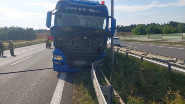 Wypadek ciężarówki na A4 pod Krapkowicami. Autostrada w kierunku Katowic była zablokowana