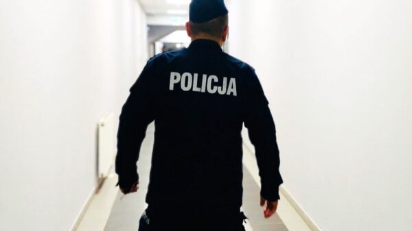 Dzielnicowy z Kędzierzyna-Koźla zatrzymał poszukiwanego — nawet poza służbą policjantem jest się 24 godziny na dobę