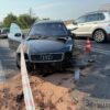 Wypadek na wiadukcie kolejowym w Opolu na ul. Braci Kowalczyków. 22-latek bez uprawnień wjechał w barierki – ruch kolejowy wstrzymany