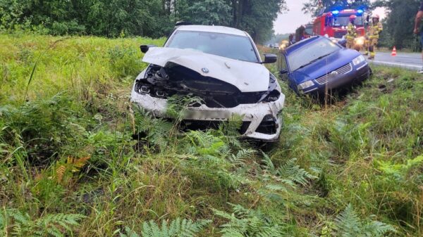 Zgłoszenie z eCall: Wypadek BMW i Passata na DK46 w lesie Dąbrowskim