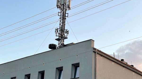 Nielegalne wzmacniacze sygnału GSM – policja ostrzega przed karami i zagrożeniem dla życia