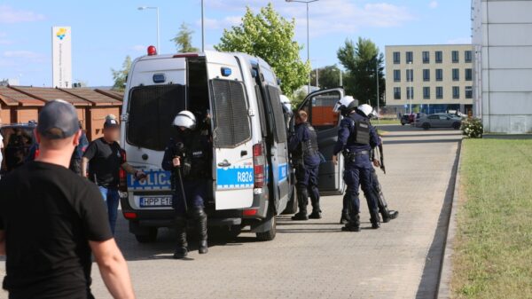 Zatrzymany 18-latek za odpalenie rac podczas meczu Odry Opole ze Śląskiem Wrocław