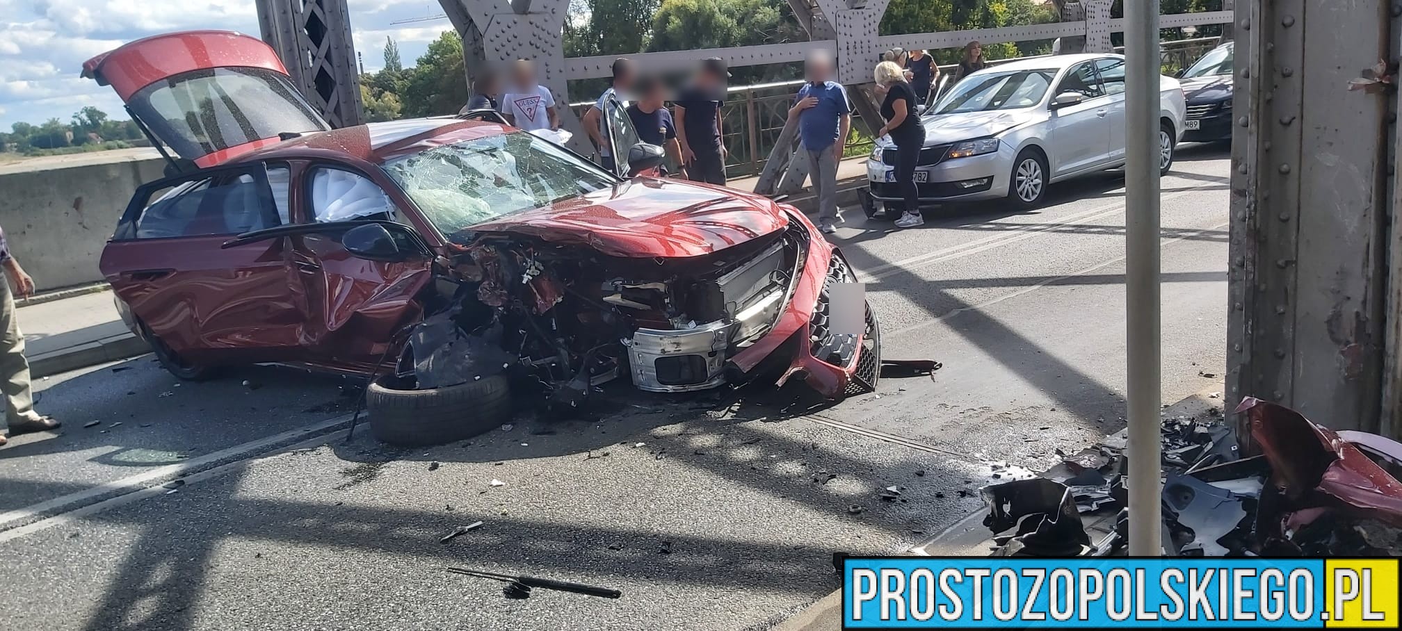 Wypadek w Brzegu – dwa samochody osobowe zderzyły się na moście nad Odrą