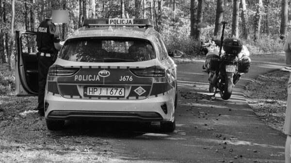 Tragiczne zdarzenie na DK46 w Lesie Dąbrowskim. 59-latek zmarł na parkingu leśnym