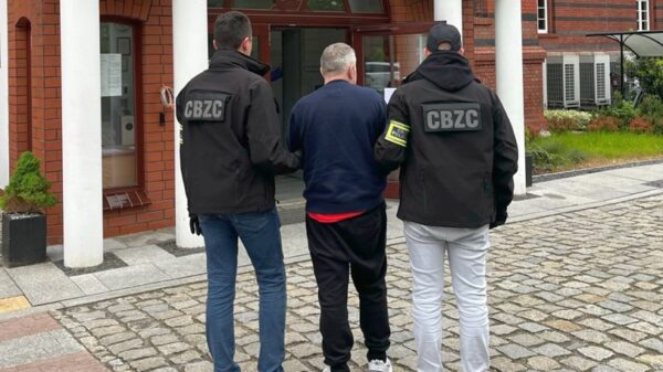 Cyberpolicjanci z Opola zatrzymali 50-latka podejrzanego o szantaż i fałszywe alarmy bombowe