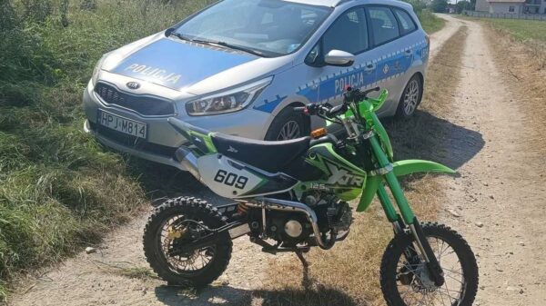 Strzelecka policja zatrzymała 18-latka uciekającego motocyklem