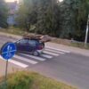 Niebezpieczny transport w Osinach! Kierowca Matiza przewoził drewno w skrajnie niebezpieczny sposób