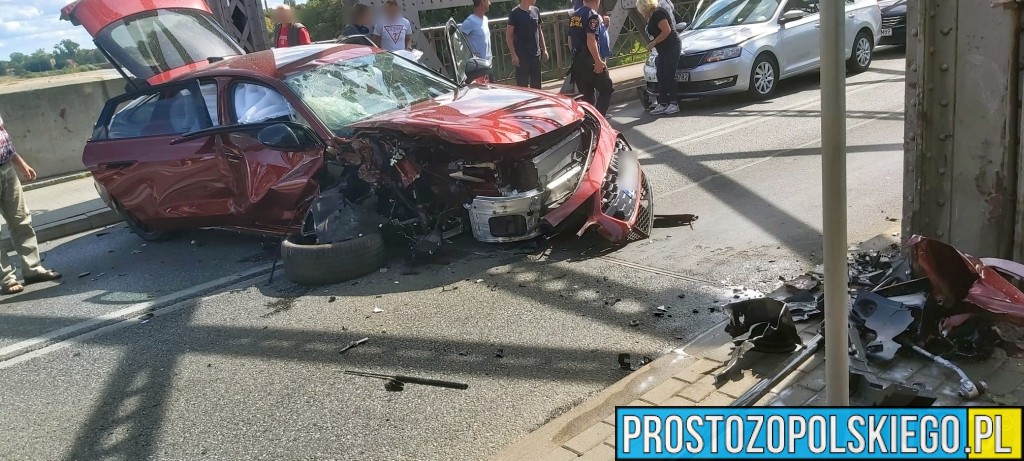 Wypadek w Brzegu – dwa samochody osobowe zderzyły się na moście nad Odrą
