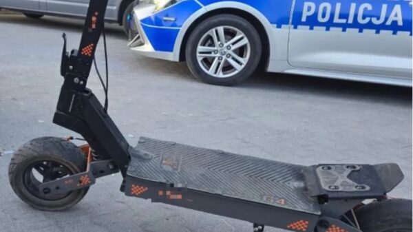 12- i 13-latek jechali jedną hulajnogą – jeden trafił do szpitala