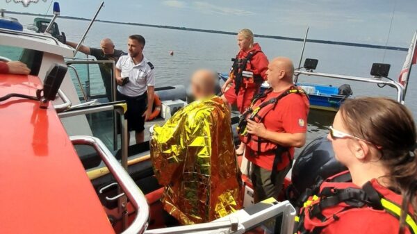Intensywny tydzień policjantów z Turawy. Zatrzymania, narkotyki, nietrzeźwi kierowcy i akcja ratunkowa na jeziorze