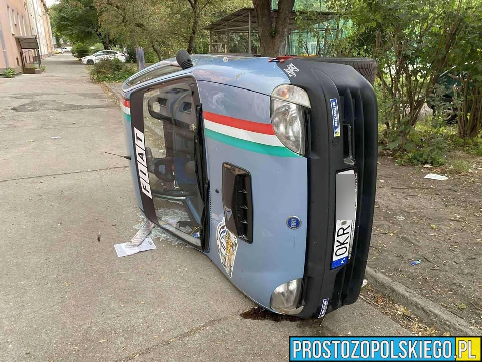 Opole: Przewrócony samochód, wybita szyba i zniszczona tablica. Relacja czytelnika z ul. 1 Maja