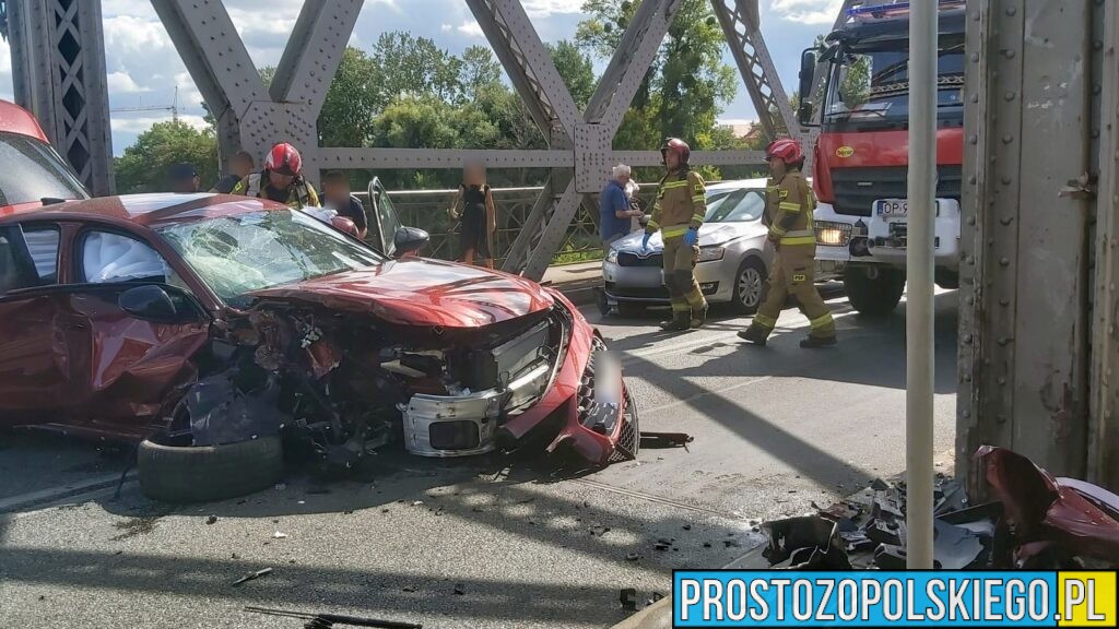 Wypadek w Brzegu – dwa samochody osobowe zderzyły się na moście nad Odrą