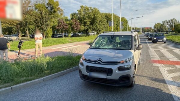 71-latek kierujący autem potrącił 25-latka jadącego hulajnogą elektryczną