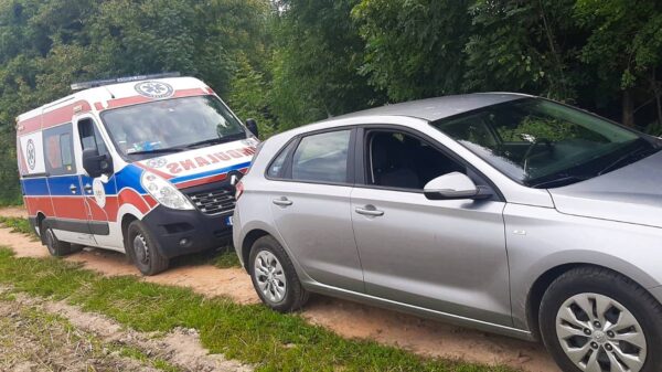 Nietrzeźwy kierowca z dzieckiem na ręku uciekał przed policją w Kolnicy. Miał ponad 2,5 promila!