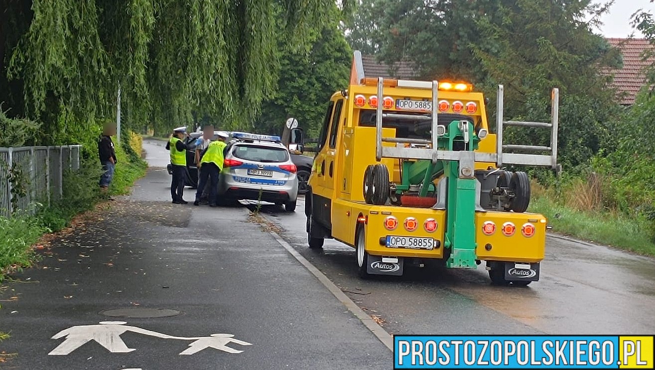 Ford w rowie w Kotorzu Małym. Dwóch nietrzeźwych mężczyzn zatrzymanych
