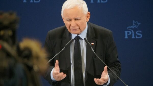 Spotkanie z prezesem PiS w Opolu i głos obywateli — dwa oblicza demokracji