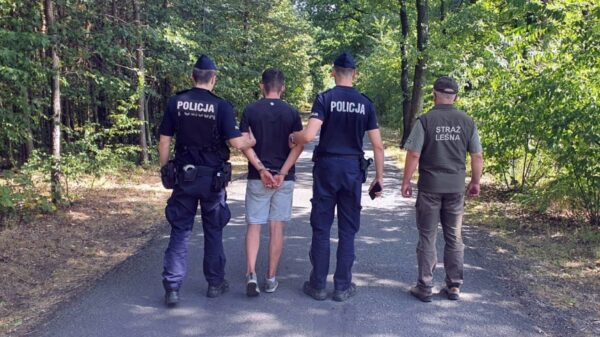 Podpalacz złapany na gorącym uczynku w lesie pod Kędzierzynem-Koźlem!