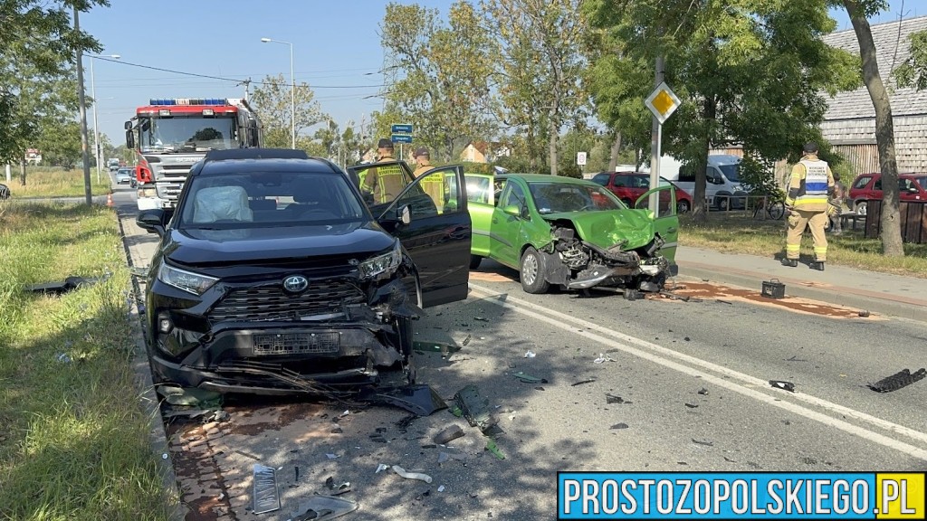 Wypadek na ul. Wrocławskiej w Opolu – zderzenie czterech samochodów, dwie osoby ranne