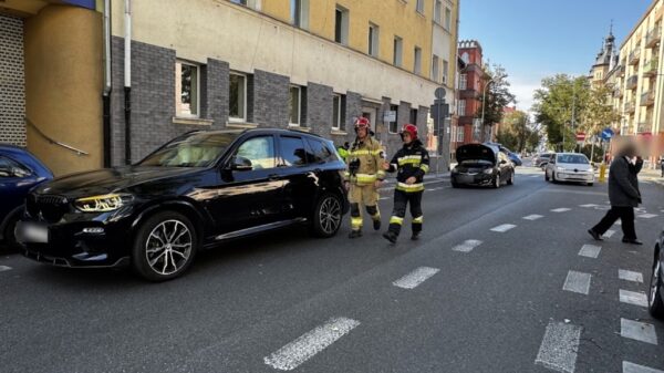 Wypadek w Opolu: Zderzenie BMW i Opla na skrzyżowaniu Reymonta i Kościuszki. Dwie osoby zabrane do szpitala