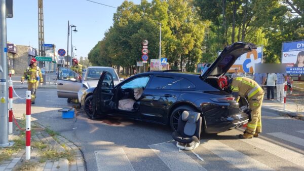 Wypadek w Kluczborku na ul. Grunwaldzkiej – zderzenie dwóch samochodów osobowych