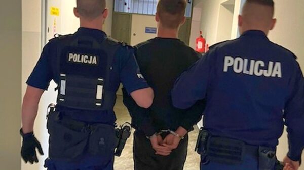 19-latek groził nożem ekspedientce. Został zatrzymany i aresztowany