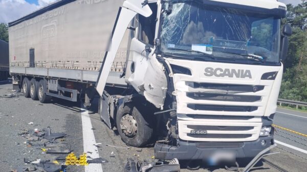 Wypadek na autostradzie A4 na 229 km kierunek Katowice – duże straty materialne, brak poszkodowanych