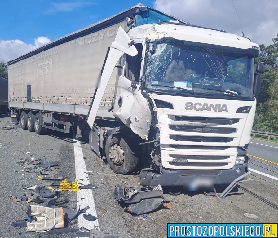 Wypadek na autostradzie A4 na 229 km kierunek Katowice – duże straty materialne, brak poszkodowanych