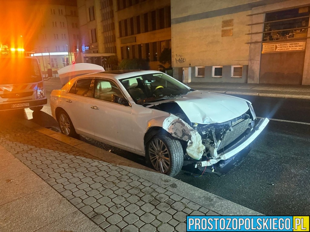 2 promile we krwi – 45-latek uderzył w latarnię na ul. Reymonta w Opolu