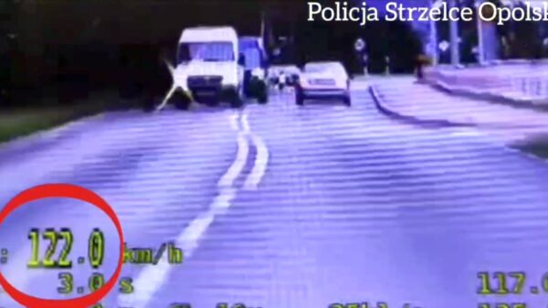 Piracka jazda przez Kolonowskie – 4000 zł mandatu i 25 punktów karnych dla kierowcy mercedesa
