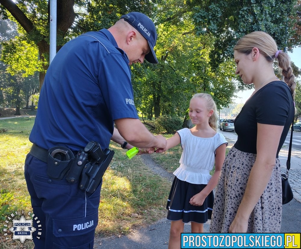 „Bezpieczna droga do szkoły” – policyjna akcja w Brzegu od 1 do 30 września 2025 r.bezpieczna droga do szkoły, akcja policyjna, policja przy szkołach, prewencyjna akcja policji, policja przy przejściach, policja koło szkół,
