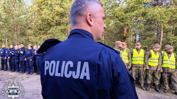 Ćwiczenia poszukiwawcze w Brzegu – policjanci trenowali scenariusz zaginięcia osoby w kryzysie emocjonalnym