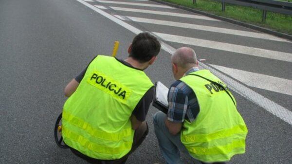 Opole: 14-latka bez kasku spadła z hulajnogi elektrycznej. Policja apeluje o ostrożność